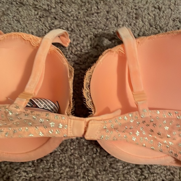 Victoria’s Secret push up bra size 34C - Picture 2 of 4